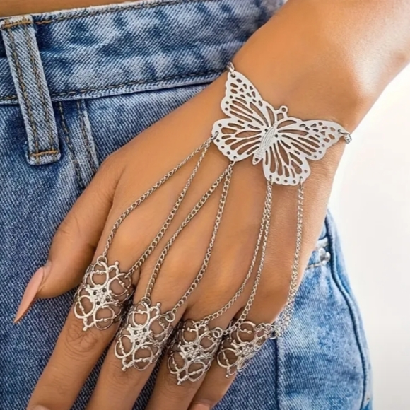 Elegant Silver Butterfly Hand Chain Jewelry - Picture 3 of 3